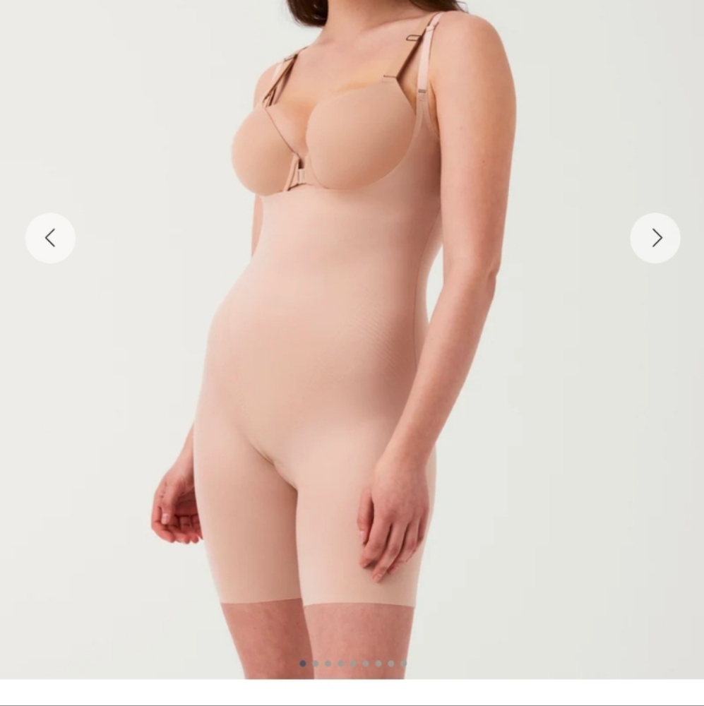 NWT SPANX Women's Shapewear Bodysuit Petite